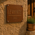 Targa quadrata in Corten con divisore a linea